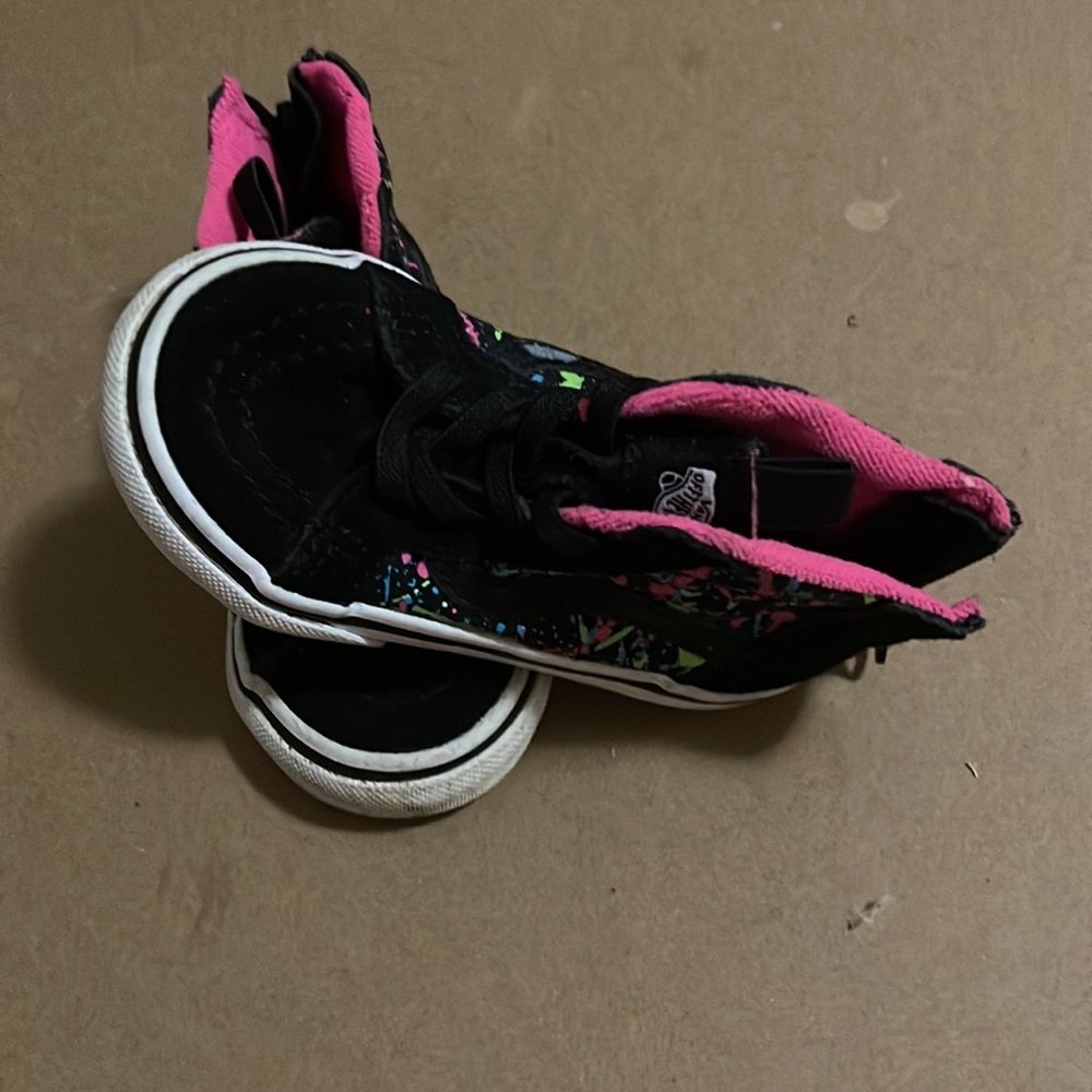 Vans - Picture 3 of 5